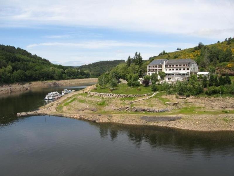 Garabit Hotel Anglards de Saint Flour Buitenkant foto