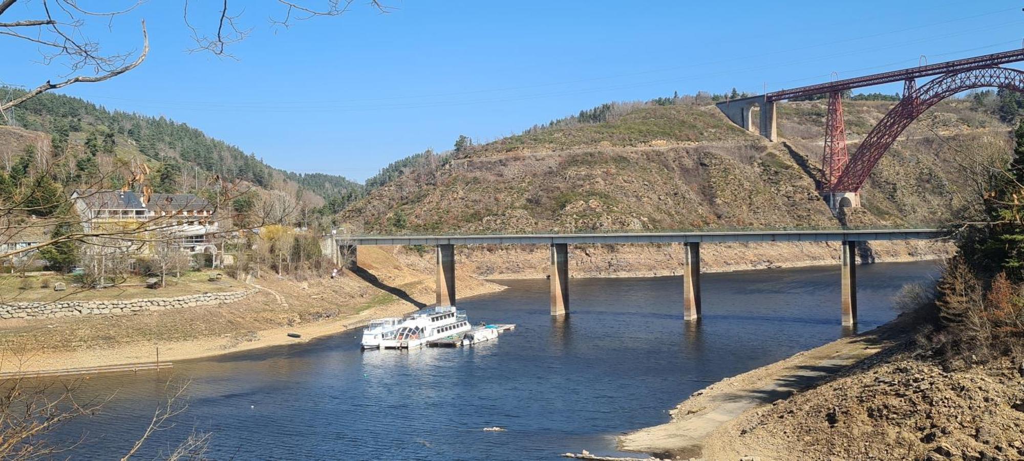 Garabit Hotel Anglards de Saint Flour Buitenkant foto